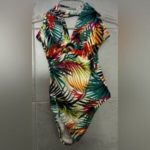 NWT Shade & Shore Tropical 1 Piece Swimsuit Ring Detail Plunging Criss Cross XS